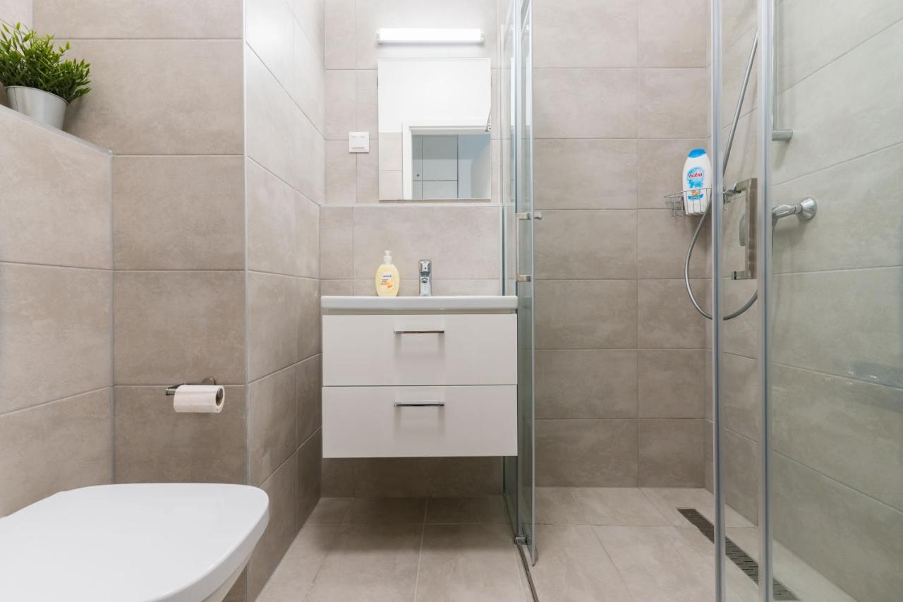 New Blue Danube Apartment With Balcony And Parking Budapeste Exterior foto