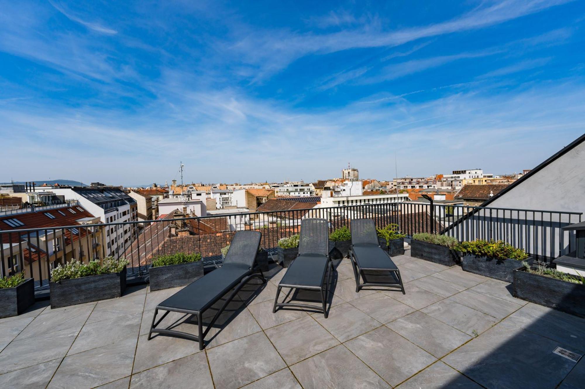 New Blue Danube Apartment With Balcony And Parking Budapeste Exterior foto